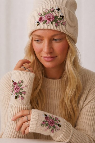 EMR Online Women's Knitwear Beanie Gloves Set Floral Bee Embroidered Knitted Winter Beanie and Gloves