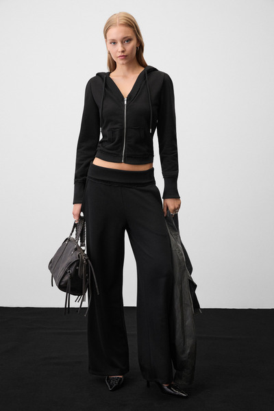 GRIMELANGE Aven women's hooded and v-neck regular black top and bottom set