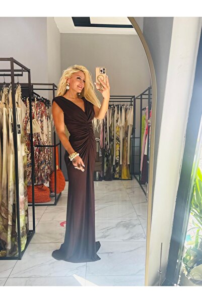 Kadın V Yaka Önü Büzgülü Drape Detaylı Sandy Maxi Boy Abiye Elbise 75685 Kahverengi