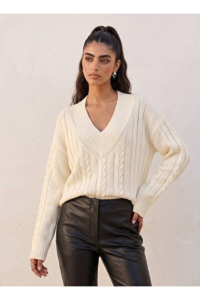 FAV V-neck Cable Knit Sweater