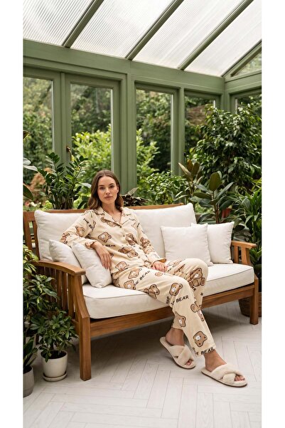 Mia Homewear KADIN KREM SÜET KUMAŞ YILBAŞI AYICIK DESENLEÖNDEN DÜĞMELİ UZUN K...