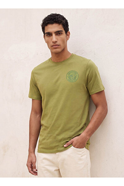 FAV Basic Slim Fit Crew Neck Short Sleeves Badge Print T-shirt