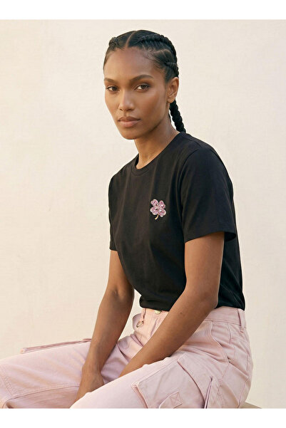 FAV Youth T-shirt with Brooch Applique