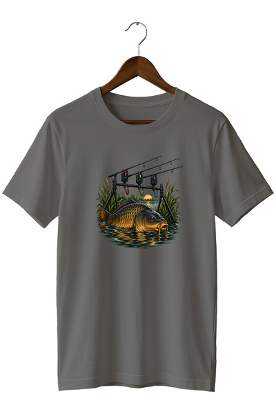 The Baski Widi Collection Sazan Balıkçırıστ Μπλουζάκι με στάμπα Unisex – Κοντ...