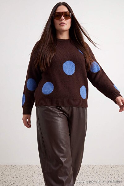 Trendyol Curve Brauner, weich strukturierter Strickpullover mit Polka-Dot-Mus...