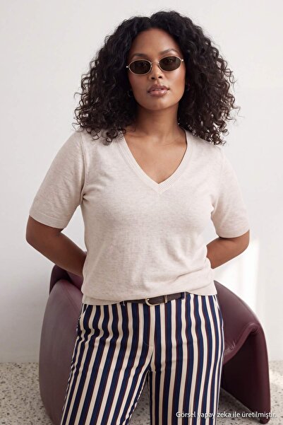 Trendyol Curve Wardrobe Essentials Beigefarbener saisonaler dünner Strickpull...