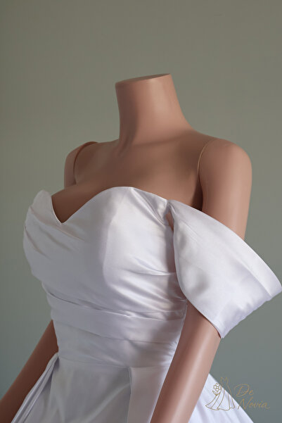 Generic White Wedding Dress with Long Train and Adjustable Back Tie, Featurin...