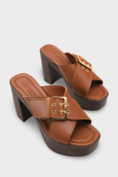 Capone Outfitters Marlo Platform Cross-Strapped Metal Buckle Women's Slippers