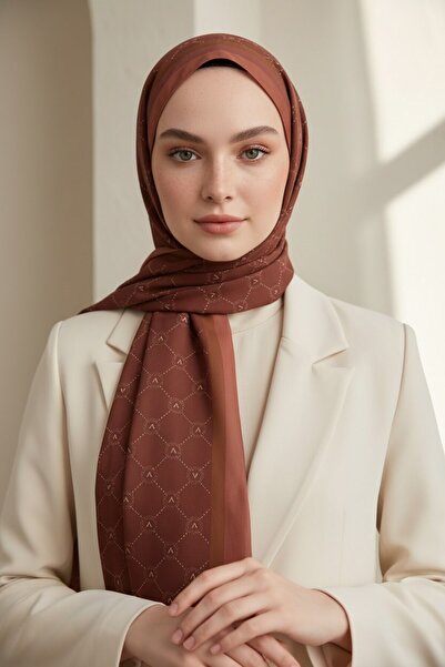 Vissona KREP MONOGRAM DESENLİ TABA RENKLİ 75X195 KIRIŞMAZ ŞAL