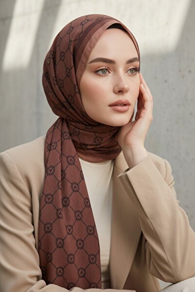 Vissona KREP MONOGRAM DESENLİ BAKIR RENKLİ 75X195 KIRIŞMAZ ŞAL
