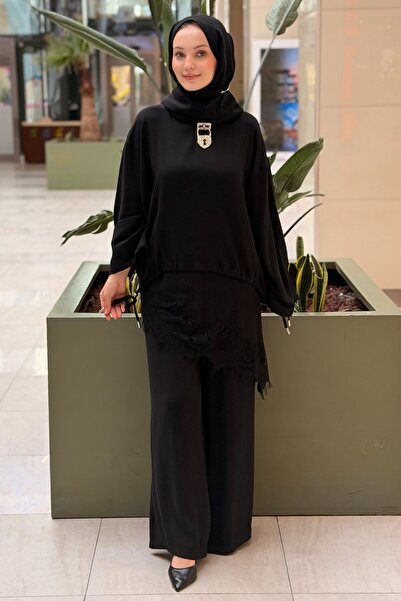 Ghisa Degaje Collar Lock Accessory Pants Set with Guipure Detail