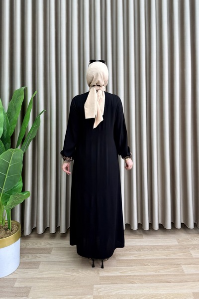 mercan moda Rochie SANİYE din țesătură de viscoză pentru femei, neagră, cu guler brodat, cu ciucuri la gât, cu detaliu de legare, cu mâneci elastice.