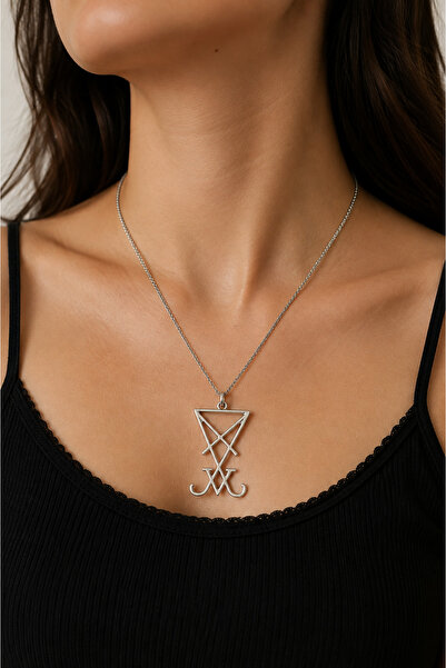 Herşey Nota Sigil of Lucifer Unisex Kolye – Gotik ve Mistik Tasarım