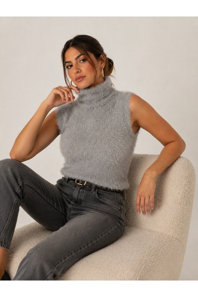 Pena Pulover de pluș cu turtleneck și fire de barbă
