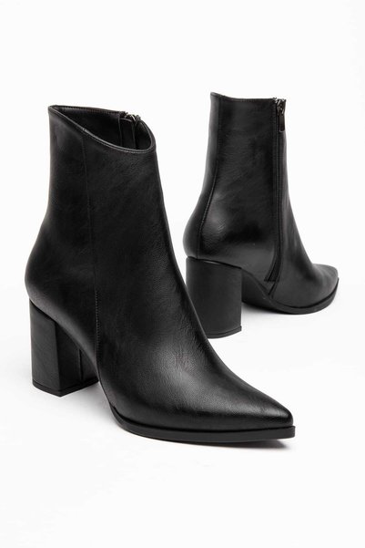 CHICELLA Guarda Black Leather Pointed Toe Women's Heeled Boots