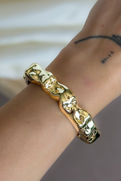Dore Collection سوار معصم على شكل أصفاد من طراز Pinterest Dalgalı Model Viral...