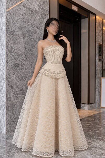 RASHA FASHION فستان سهرة نسائي أوف وايت بدون أكتاف بتصميم كورسيه مطرز باللؤلؤ والكريستال وتنورة دانتيل واسعة