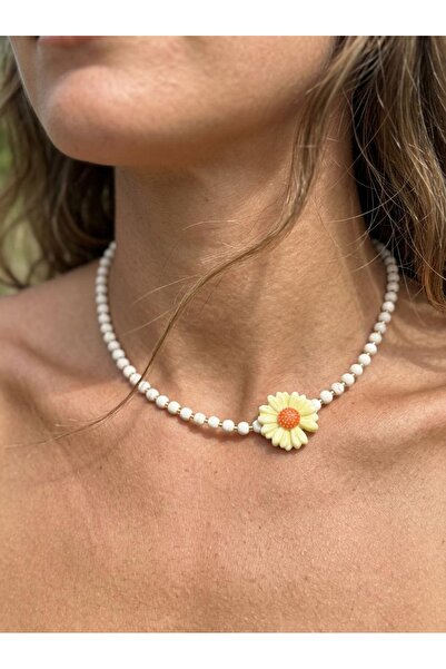 ILSA Howlite ve Cam Boncuklu, Seramik Papatya Detaylı Kolye