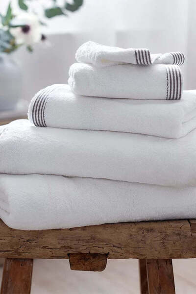 THE WHITE COMPANY Color Striped Border 100% Cotton Large Bath Towel - White -...
