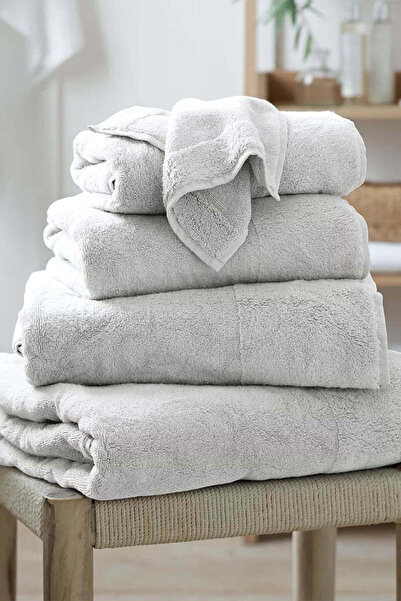 THE WHITE COMPANY منشفة حمام كلاسيكية من القطن بنسبة 100% - رمادية، 100 × 150 سم