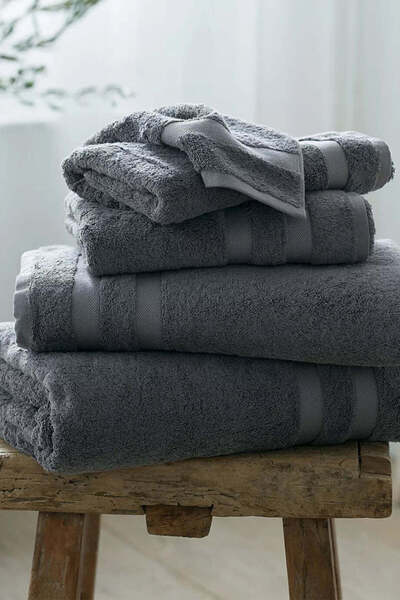 THE WHITE COMPANY منشفة يد كلاسيكية ذات حدود مزدوجة مصنوعة من القطن بنسبة 100...