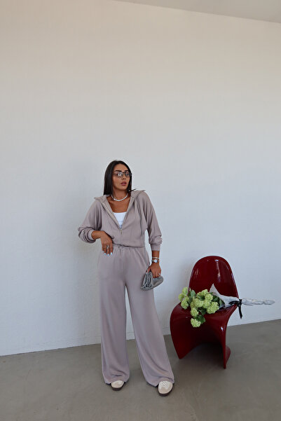 Özge Özgenç Set de trening cu guler înalt și fermoar