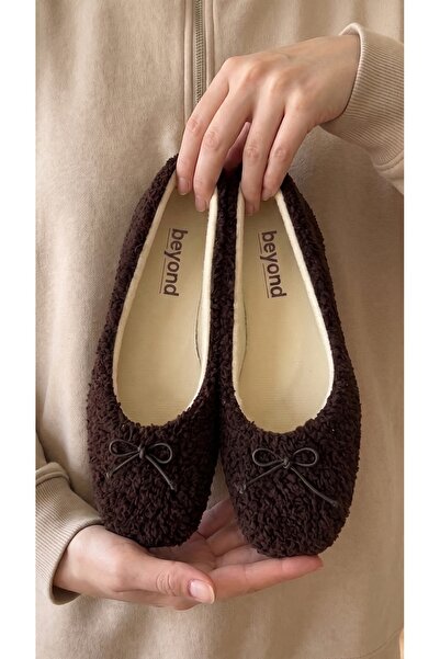 Beyond Women's Bitter Brown Sherpa Furry Bowknot Casual Ballerinas 1 cm Bynds...