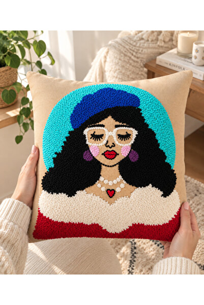 Pop Art Girl Dekoratif Yastık Kılıfı 40x40 cm, Christmas Noel Temalı Kadın Figürlü Kırlent- Genç Kız Odası Yastık Kılıfı- Krem Rengi Kumaş Üzerine İşlenmiştir.