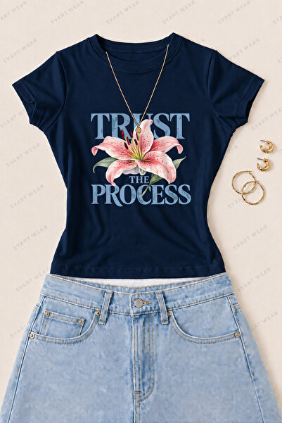 SVART WEAR تي شيرت نسائي من Trust the Process مطبوع عليه زهور من القطن الليكر...