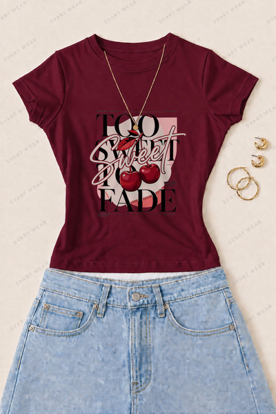SVART WEAR تي شيرت نسائي ضيق من القطن والليكرا مطبوع عليه Too Sweet Cherry - ...