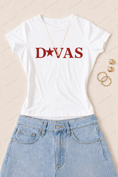 SVART WEAR Γυναικείο μπλουζάκι Divas με στάμπα από βαμβάκι και λύκρα σε στενή...