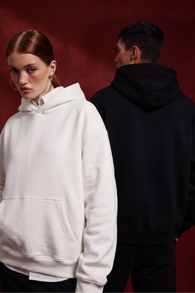 The Champ Clothing هودي أساسي كبير الحجم للجنسين مكون من قطعتين باللونين الأسود والأبيض - مع غطاء للرأس، جيوب، وقماش صوف ثلاثي الخيوط