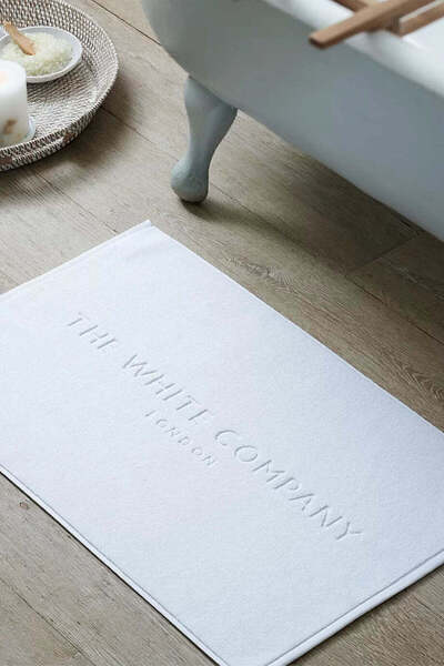 THE WHITE COMPANY سجادة حمام قطنية مميزة - بيضاء، 50 × 80 سم