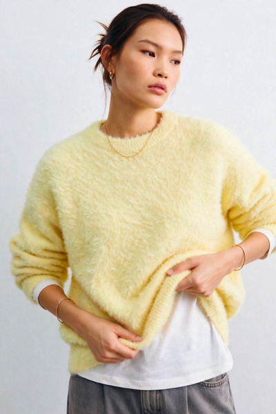 BARRELS AND OIL Women's crew neck oversized knit sweater - yellow