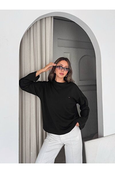 gozdefashion Women's Basic Sweatshirt with Front Embroidery Detail