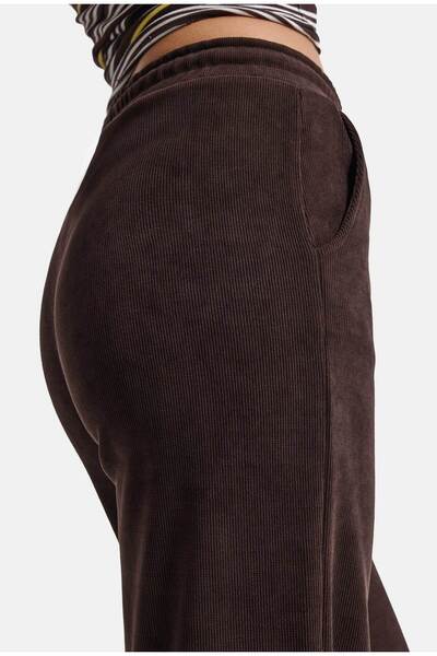 it's basic Pantaloni de damă Bitter Brown w6-81 Flare Fit, subțiri, din catifea elastică, din țesătură de catifea