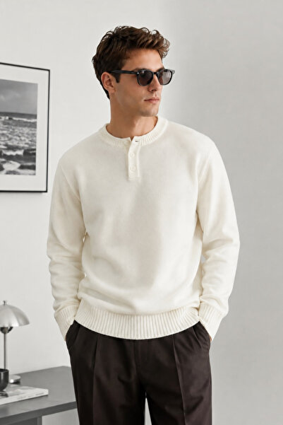 SERABLANKA Men's Standard Fit Buttoned Crew Neck Knit Sweater