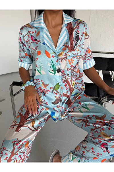 Premium Saten Kumaş Düğmeli Kısa Kollu Uzun Pijama Takımı - Bandaj ve Toka Hediyeli - Mavi Kuşlar