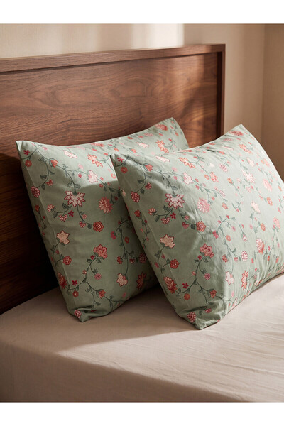 LC Waikiki Alita City with a Difference from Lcw Home Mixed Floral Pillowcase