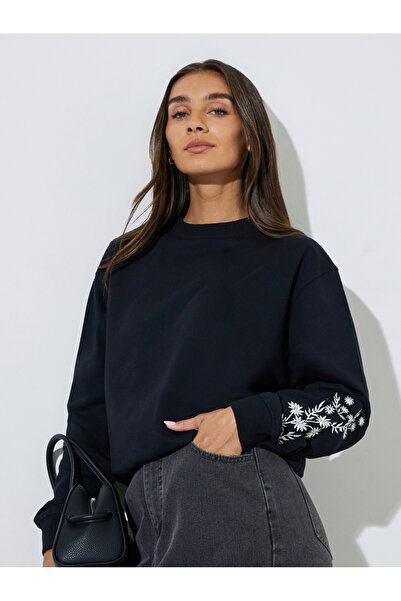 Styli Black Embroidered Regular Fit Sweatshirt