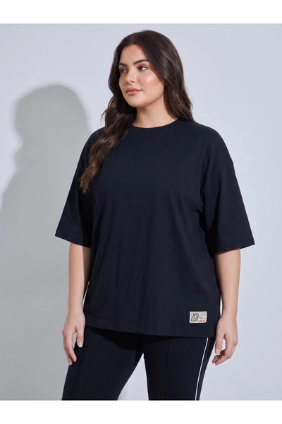 Styli Plus Size Black Solid Round Neck Oversized T-Shirt with Patchwork Detail