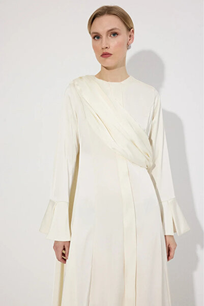 Touché Privé Long satin dress with drape – DRAPE Ecru
