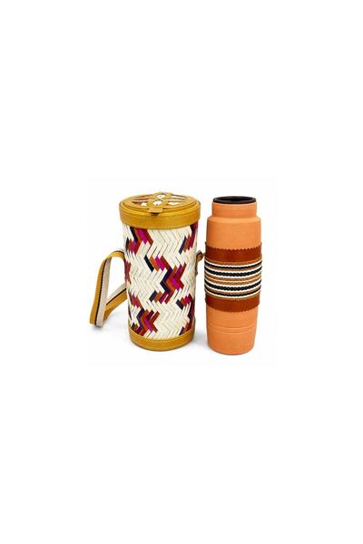 AMAD CRAFT Clay flask with a handmade palm leaf bag