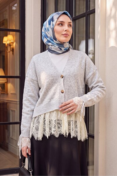 HİJABAYA Kolları Büzgülü Bağcıklı Eteği Ve Kolları Dantel Detaylı Düğmeli Yum...