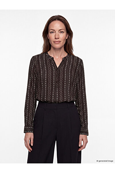 LC Waikiki Rmz Gi̇yi̇m Farkiyla Kaçık Roba Collar Embroidered Blouse