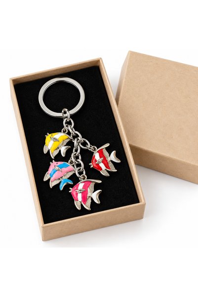 HER ŞEY NOTA www.herseynota.com Breloc cu figurine de pește colorate, cu mai multe elemente suspendate, pentru geantă și accesorii pentru chei