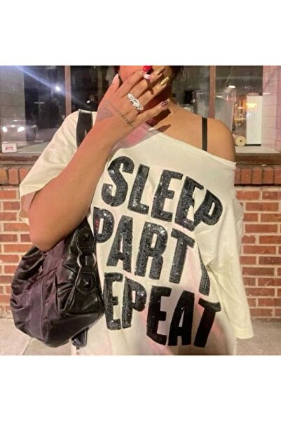 Kalic Studio sleep party- Kayık Yaka T-shirt beyaz renk