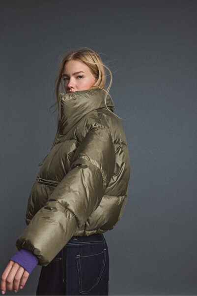 Stradivarius Parlak dik yaka crop şişme ceket