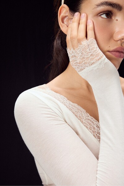 Stradivarius Cashmere uzun kollu V yaka t-shirt