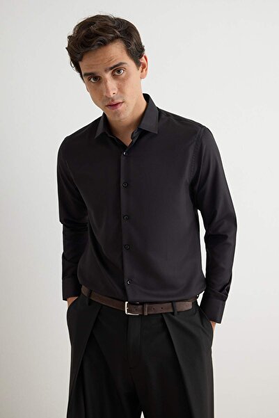 TRENDYOL MAN Siyah Slim Fit Kolay Ütülenebilir Smart Erkek Gömlek TMNAW24GO00096